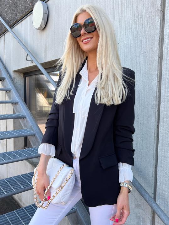 Mila - Snygg blazer med rynka på ärmen